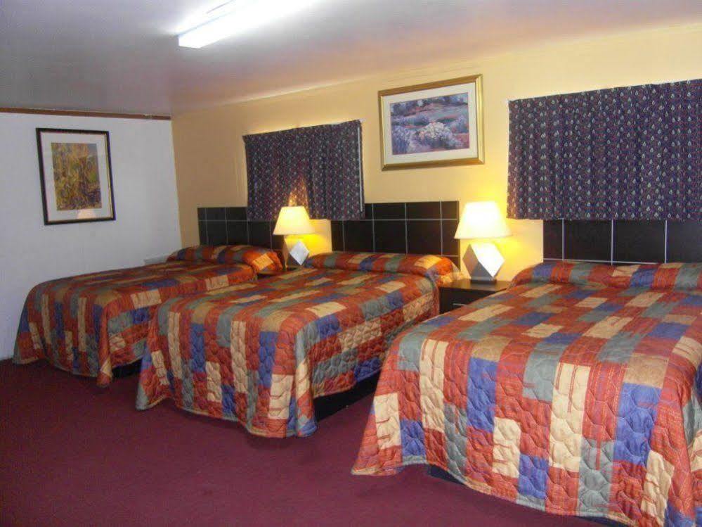 Flamingo Inn Elk City Exterior photo